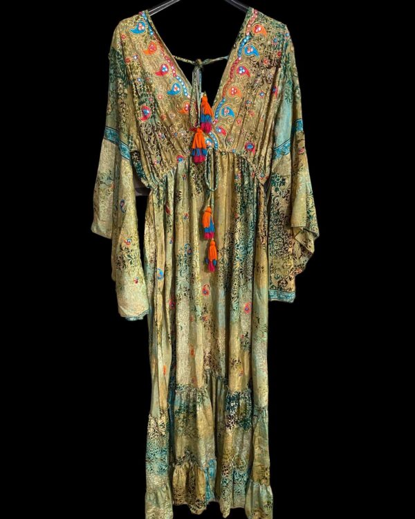 Boho Chic Paisley Maxi Dress – Vintage-Inspired with Tassels & Flared Sleeves